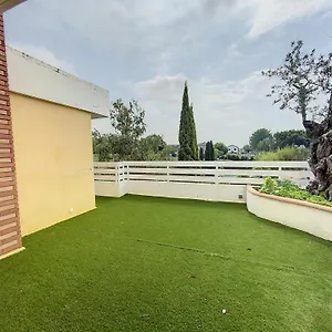 https://les-oliviers-piscine-parking-et-climatisation.midi-pyreneeshotels.com
